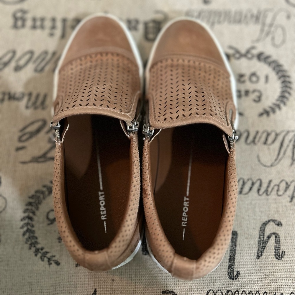 CASUAL SLIP ON’S!! By REPORT! Size 8.5